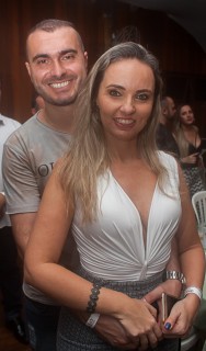 
<a style='margin-left: 5px;' class='btn btn-xs btn-social btn-facebook' href='https://www.facebook.com/sharer/sharer.php?u=https://galeramix.s01.web.getmuller.com.br/imagem/a71/800-800-90/conteudo/site_galerias/71/galera-mix-petry-victor-e-leo-cezar-menotti-e-fabiano-37.jpg' rel='popup' data-width='500' data-height='400'><i class='fa fa-facebook'></i>Compartilhar <span class='hidden-xs'>no Facebook</span>
</a> 
<a class='btn btn-default btn-xs' target='_blank' href='imagem/a71/800-800-90/conteudo/site_galerias/71/galera-mix-petry-victor-e-leo-cezar-menotti-e-fabiano-37.jpg'>
<span class='glyphicon glyphicon-cloud-download'></span> Salvar
</a>
