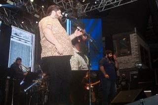 
<a style='margin-left: 5px;' class='btn btn-xs btn-social btn-facebook' href='https://www.facebook.com/sharer/sharer.php?u=https://galeramix.s01.web.getmuller.com.br/imagem/a71/800-800-90/conteudo/site_galerias/71/galera-mix-petry-victor-e-leo-cezar-menotti-e-fabiano-4.jpg' rel='popup' data-width='500' data-height='400'><i class='fa fa-facebook'></i>Compartilhar <span class='hidden-xs'>no Facebook</span>
</a> 
<a class='btn btn-default btn-xs' target='_blank' href='imagem/a71/800-800-90/conteudo/site_galerias/71/galera-mix-petry-victor-e-leo-cezar-menotti-e-fabiano-4.jpg'>
<span class='glyphicon glyphicon-cloud-download'></span> Salvar
</a>
