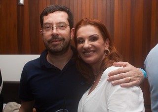 
<a style='margin-left: 5px;' class='btn btn-xs btn-social btn-facebook' href='https://www.facebook.com/sharer/sharer.php?u=https://galeramix.s01.web.getmuller.com.br/imagem/a71/800-800-90/conteudo/site_galerias/71/galera-mix-petry-victor-e-leo-cezar-menotti-e-fabiano-53.jpg' rel='popup' data-width='500' data-height='400'><i class='fa fa-facebook'></i>Compartilhar <span class='hidden-xs'>no Facebook</span>
</a> 
<a class='btn btn-default btn-xs' target='_blank' href='imagem/a71/800-800-90/conteudo/site_galerias/71/galera-mix-petry-victor-e-leo-cezar-menotti-e-fabiano-53.jpg'>
<span class='glyphicon glyphicon-cloud-download'></span> Salvar
</a>
