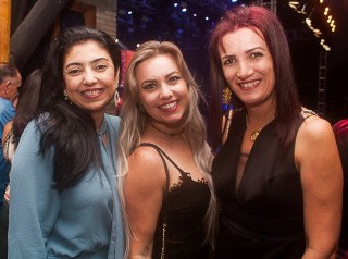 
<a style='margin-left: 5px;' class='btn btn-xs btn-social btn-facebook' href='https://www.facebook.com/sharer/sharer.php?u=https://galeramix.s01.web.getmuller.com.br/imagem/a71/800-800-90/conteudo/site_galerias/71/galera-mix-petry-victor-e-leo-cezar-menotti-e-fabiano-59.jpg' rel='popup' data-width='500' data-height='400'><i class='fa fa-facebook'></i>Compartilhar <span class='hidden-xs'>no Facebook</span>
</a> 
<a class='btn btn-default btn-xs' target='_blank' href='imagem/a71/800-800-90/conteudo/site_galerias/71/galera-mix-petry-victor-e-leo-cezar-menotti-e-fabiano-59.jpg'>
<span class='glyphicon glyphicon-cloud-download'></span> Salvar
</a>
