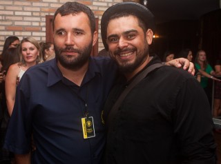 
<a style='margin-left: 5px;' class='btn btn-xs btn-social btn-facebook' href='https://www.facebook.com/sharer/sharer.php?u=https://galeramix.s01.web.getmuller.com.br/imagem/a71/800-800-90/conteudo/site_galerias/71/galera-mix-petry-victor-e-leo-cezar-menotti-e-fabiano-72.jpg' rel='popup' data-width='500' data-height='400'><i class='fa fa-facebook'></i>Compartilhar <span class='hidden-xs'>no Facebook</span>
</a> 
<a class='btn btn-default btn-xs' target='_blank' href='imagem/a71/800-800-90/conteudo/site_galerias/71/galera-mix-petry-victor-e-leo-cezar-menotti-e-fabiano-72.jpg'>
<span class='glyphicon glyphicon-cloud-download'></span> Salvar
</a>
