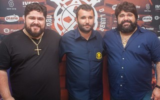 
<a style='margin-left: 5px;' class='btn btn-xs btn-social btn-facebook' href='https://www.facebook.com/sharer/sharer.php?u=https://galeramix.s01.web.getmuller.com.br/imagem/a71/800-800-90/conteudo/site_galerias/71/galera-mix-petry-victor-e-leo-cezar-menotti-e-fabiano-73.jpg' rel='popup' data-width='500' data-height='400'><i class='fa fa-facebook'></i>Compartilhar <span class='hidden-xs'>no Facebook</span>
</a> 
<a class='btn btn-default btn-xs' target='_blank' href='imagem/a71/800-800-90/conteudo/site_galerias/71/galera-mix-petry-victor-e-leo-cezar-menotti-e-fabiano-73.jpg'>
<span class='glyphicon glyphicon-cloud-download'></span> Salvar
</a>
