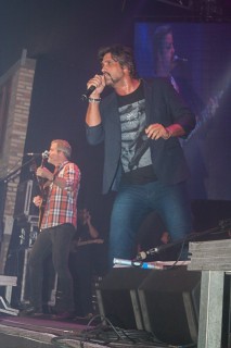 
<a style='margin-left: 5px;' class='btn btn-xs btn-social btn-facebook' href='https://www.facebook.com/sharer/sharer.php?u=https://galeramix.s01.web.getmuller.com.br/imagem/a71/800-800-90/conteudo/site_galerias/71/galera-mix-petry-victor-e-leo-cezar-menotti-e-fabiano-78.jpg' rel='popup' data-width='500' data-height='400'><i class='fa fa-facebook'></i>Compartilhar <span class='hidden-xs'>no Facebook</span>
</a> 
<a class='btn btn-default btn-xs' target='_blank' href='imagem/a71/800-800-90/conteudo/site_galerias/71/galera-mix-petry-victor-e-leo-cezar-menotti-e-fabiano-78.jpg'>
<span class='glyphicon glyphicon-cloud-download'></span> Salvar
</a>
