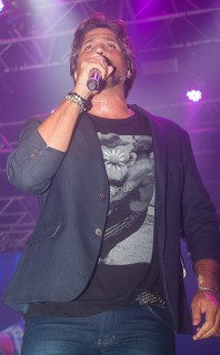 
<a style='margin-left: 5px;' class='btn btn-xs btn-social btn-facebook' href='https://www.facebook.com/sharer/sharer.php?u=https://galeramix.s01.web.getmuller.com.br/imagem/a71/800-800-90/conteudo/site_galerias/71/galera-mix-petry-victor-e-leo-cezar-menotti-e-fabiano-80.jpg' rel='popup' data-width='500' data-height='400'><i class='fa fa-facebook'></i>Compartilhar <span class='hidden-xs'>no Facebook</span>
</a> 
<a class='btn btn-default btn-xs' target='_blank' href='imagem/a71/800-800-90/conteudo/site_galerias/71/galera-mix-petry-victor-e-leo-cezar-menotti-e-fabiano-80.jpg'>
<span class='glyphicon glyphicon-cloud-download'></span> Salvar
</a>
