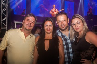 
<a style='margin-left: 5px;' class='btn btn-xs btn-social btn-facebook' href='https://www.facebook.com/sharer/sharer.php?u=https://galeramix.s01.web.getmuller.com.br/imagem/a71/800-800-90/conteudo/site_galerias/71/galera-mix-petry-victor-e-leo-cezar-menotti-e-fabiano-83.jpg' rel='popup' data-width='500' data-height='400'><i class='fa fa-facebook'></i>Compartilhar <span class='hidden-xs'>no Facebook</span>
</a> 
<a class='btn btn-default btn-xs' target='_blank' href='imagem/a71/800-800-90/conteudo/site_galerias/71/galera-mix-petry-victor-e-leo-cezar-menotti-e-fabiano-83.jpg'>
<span class='glyphicon glyphicon-cloud-download'></span> Salvar
</a>
