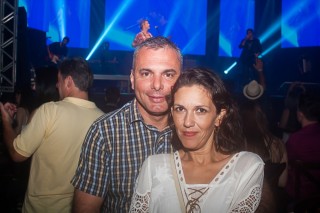 
<a style='margin-left: 5px;' class='btn btn-xs btn-social btn-facebook' href='https://www.facebook.com/sharer/sharer.php?u=https://galeramix.s01.web.getmuller.com.br/imagem/a71/800-800-90/conteudo/site_galerias/71/galera-mix-petry-victor-e-leo-cezar-menotti-e-fabiano-85.jpg' rel='popup' data-width='500' data-height='400'><i class='fa fa-facebook'></i>Compartilhar <span class='hidden-xs'>no Facebook</span>
</a> 
<a class='btn btn-default btn-xs' target='_blank' href='imagem/a71/800-800-90/conteudo/site_galerias/71/galera-mix-petry-victor-e-leo-cezar-menotti-e-fabiano-85.jpg'>
<span class='glyphicon glyphicon-cloud-download'></span> Salvar
</a>
