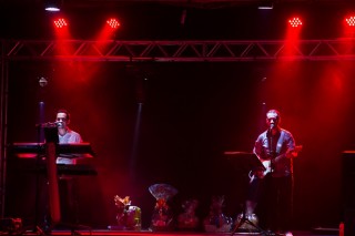 
                                    <a style='margin-left: 5px;' class='btn btn-xs btn-social btn-facebook' href='https://www.facebook.com/sharer/sharer.php?u=https://galeramix.s01.web.getmuller.com.br/imagem/a72/800-800-90/conteudo/site_galerias/72/baile-pascoa-1.jpg' rel='popup' data-width='500' data-height='400'><i class='fa fa-facebook'></i>Compartilhar <span class='hidden-xs'>no Facebook</span>
                                </a> 
                                <a class='btn btn-default btn-xs' target='_blank' href='imagem/a72/800-800-90/conteudo/site_galerias/72/baile-pascoa-1.jpg'>
                                    <span class='glyphicon glyphicon-cloud-download'></span> Salvar
                                </a>
                                