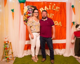 
<a style='margin-left: 5px;' class='btn btn-xs btn-social btn-facebook' href='https://www.facebook.com/sharer/sharer.php?u=https://galeramix.s01.web.getmuller.com.br/imagem/a72/800-800-90/conteudo/site_galerias/72/baile-pascoa-20.jpg' rel='popup' data-width='500' data-height='400'><i class='fa fa-facebook'></i>Compartilhar <span class='hidden-xs'>no Facebook</span>
</a> 
<a class='btn btn-default btn-xs' target='_blank' href='imagem/a72/800-800-90/conteudo/site_galerias/72/baile-pascoa-20.jpg'>
<span class='glyphicon glyphicon-cloud-download'></span> Salvar
</a>
