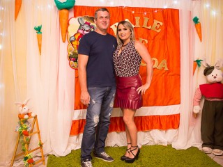 
<a style='margin-left: 5px;' class='btn btn-xs btn-social btn-facebook' href='https://www.facebook.com/sharer/sharer.php?u=https://galeramix.s01.web.getmuller.com.br/imagem/a72/800-800-90/conteudo/site_galerias/72/baile-pascoa-25.jpg' rel='popup' data-width='500' data-height='400'><i class='fa fa-facebook'></i>Compartilhar <span class='hidden-xs'>no Facebook</span>
</a> 
<a class='btn btn-default btn-xs' target='_blank' href='imagem/a72/800-800-90/conteudo/site_galerias/72/baile-pascoa-25.jpg'>
<span class='glyphicon glyphicon-cloud-download'></span> Salvar
</a>
