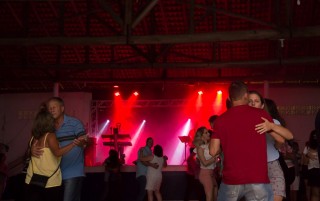 
<a style='margin-left: 5px;' class='btn btn-xs btn-social btn-facebook' href='https://www.facebook.com/sharer/sharer.php?u=https://galeramix.s01.web.getmuller.com.br/imagem/a72/800-800-90/conteudo/site_galerias/72/baile-pascoa-4.jpg' rel='popup' data-width='500' data-height='400'><i class='fa fa-facebook'></i>Compartilhar <span class='hidden-xs'>no Facebook</span>
</a> 
<a class='btn btn-default btn-xs' target='_blank' href='imagem/a72/800-800-90/conteudo/site_galerias/72/baile-pascoa-4.jpg'>
<span class='glyphicon glyphicon-cloud-download'></span> Salvar
</a>
