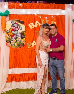 
<a style='margin-left: 5px;' class='btn btn-xs btn-social btn-facebook' href='https://www.facebook.com/sharer/sharer.php?u=https://galeramix.s01.web.getmuller.com.br/imagem/a72/800-800-90/conteudo/site_galerias/72/baile-pascoa-43.jpg' rel='popup' data-width='500' data-height='400'><i class='fa fa-facebook'></i>Compartilhar <span class='hidden-xs'>no Facebook</span>
</a> 
<a class='btn btn-default btn-xs' target='_blank' href='imagem/a72/800-800-90/conteudo/site_galerias/72/baile-pascoa-43.jpg'>
<span class='glyphicon glyphicon-cloud-download'></span> Salvar
</a>
