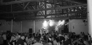 
<a style='margin-left: 5px;' class='btn btn-xs btn-social btn-facebook' href='https://www.facebook.com/sharer/sharer.php?u=https://galeramix.s01.web.getmuller.com.br/imagem/a72/800-800-90/conteudo/site_galerias/72/baile-pascoa-52.jpg' rel='popup' data-width='500' data-height='400'><i class='fa fa-facebook'></i>Compartilhar <span class='hidden-xs'>no Facebook</span>
</a> 
<a class='btn btn-default btn-xs' target='_blank' href='imagem/a72/800-800-90/conteudo/site_galerias/72/baile-pascoa-52.jpg'>
<span class='glyphicon glyphicon-cloud-download'></span> Salvar
</a>
