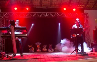 
<a style='margin-left: 5px;' class='btn btn-xs btn-social btn-facebook' href='https://www.facebook.com/sharer/sharer.php?u=https://galeramix.s01.web.getmuller.com.br/imagem/a72/800-800-90/conteudo/site_galerias/72/baile-pascoa-54.jpg' rel='popup' data-width='500' data-height='400'><i class='fa fa-facebook'></i>Compartilhar <span class='hidden-xs'>no Facebook</span>
</a> 
<a class='btn btn-default btn-xs' target='_blank' href='imagem/a72/800-800-90/conteudo/site_galerias/72/baile-pascoa-54.jpg'>
<span class='glyphicon glyphicon-cloud-download'></span> Salvar
</a>
