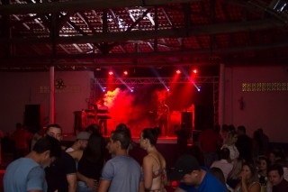 
<a style='margin-left: 5px;' class='btn btn-xs btn-social btn-facebook' href='https://www.facebook.com/sharer/sharer.php?u=https://galeramix.s01.web.getmuller.com.br/imagem/a72/800-800-90/conteudo/site_galerias/72/baile-pascoa-56.jpg' rel='popup' data-width='500' data-height='400'><i class='fa fa-facebook'></i>Compartilhar <span class='hidden-xs'>no Facebook</span>
</a> 
<a class='btn btn-default btn-xs' target='_blank' href='imagem/a72/800-800-90/conteudo/site_galerias/72/baile-pascoa-56.jpg'>
<span class='glyphicon glyphicon-cloud-download'></span> Salvar
</a>
