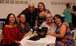 
<a style='margin-left: 5px;' class='btn btn-xs btn-social btn-facebook' href='https://www.facebook.com/sharer/sharer.php?u=https://galeramix.s01.web.getmuller.com.br/imagem/a72/800-800-90/conteudo/site_galerias/72/baile-pascoa-57.jpg' rel='popup' data-width='500' data-height='400'><i class='fa fa-facebook'></i>Compartilhar <span class='hidden-xs'>no Facebook</span>
</a> 
<a class='btn btn-default btn-xs' target='_blank' href='imagem/a72/800-800-90/conteudo/site_galerias/72/baile-pascoa-57.jpg'>
<span class='glyphicon glyphicon-cloud-download'></span> Salvar
</a>
