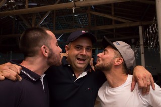 
<a style='margin-left: 5px;' class='btn btn-xs btn-social btn-facebook' href='https://www.facebook.com/sharer/sharer.php?u=https://galeramix.s01.web.getmuller.com.br/imagem/a72/800-800-90/conteudo/site_galerias/72/baile-pascoa-61.jpg' rel='popup' data-width='500' data-height='400'><i class='fa fa-facebook'></i>Compartilhar <span class='hidden-xs'>no Facebook</span>
</a> 
<a class='btn btn-default btn-xs' target='_blank' href='imagem/a72/800-800-90/conteudo/site_galerias/72/baile-pascoa-61.jpg'>
<span class='glyphicon glyphicon-cloud-download'></span> Salvar
</a>
