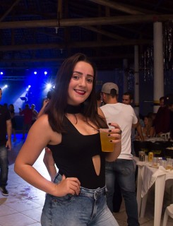 
<a style='margin-left: 5px;' class='btn btn-xs btn-social btn-facebook' href='https://www.facebook.com/sharer/sharer.php?u=https://galeramix.s01.web.getmuller.com.br/imagem/a72/800-800-90/conteudo/site_galerias/72/baile-pascoa-64.jpg' rel='popup' data-width='500' data-height='400'><i class='fa fa-facebook'></i>Compartilhar <span class='hidden-xs'>no Facebook</span>
</a> 
<a class='btn btn-default btn-xs' target='_blank' href='imagem/a72/800-800-90/conteudo/site_galerias/72/baile-pascoa-64.jpg'>
<span class='glyphicon glyphicon-cloud-download'></span> Salvar
</a>
