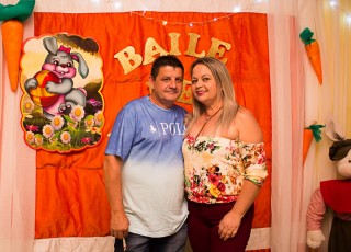 
<a style='margin-left: 5px;' class='btn btn-xs btn-social btn-facebook' href='https://www.facebook.com/sharer/sharer.php?u=https://galeramix.s01.web.getmuller.com.br/imagem/a72/800-800-90/conteudo/site_galerias/72/baile-pascoa-7.jpg' rel='popup' data-width='500' data-height='400'><i class='fa fa-facebook'></i>Compartilhar <span class='hidden-xs'>no Facebook</span>
</a> 
<a class='btn btn-default btn-xs' target='_blank' href='imagem/a72/800-800-90/conteudo/site_galerias/72/baile-pascoa-7.jpg'>
<span class='glyphicon glyphicon-cloud-download'></span> Salvar
</a>
