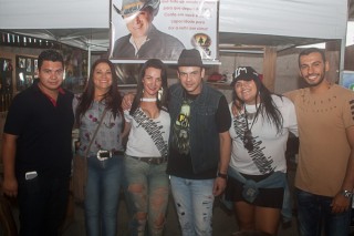 
                                <a style='margin-left: 5px;' class='btn btn-xs btn-social btn-facebook' href='https://www.facebook.com/sharer/sharer.php?u=https://galeramix.s01.web.getmuller.com.br/imagem/a73/800-800-90/conteudo/site_galerias/73/cachacada-do-ivonir-machado-pirao-com-linguica-tijucas-galeramix-1.jpg' rel='popup' data-width='500' data-height='400'><i class='fa fa-facebook'></i>Compartilhar <span class='hidden-xs'>no Facebook</span>
                            </a> 
                            <a class='btn btn-default btn-xs' target='_blank' href='imagem/a73/800-800-90/conteudo/site_galerias/73/cachacada-do-ivonir-machado-pirao-com-linguica-tijucas-galeramix-1.jpg'>
                                <span class='glyphicon glyphicon-cloud-download'></span> Salvar
                            </a>
                            