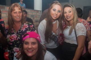 
                    <a style='margin-left: 5px;' class='btn btn-xs btn-social btn-facebook' href='https://www.facebook.com/sharer/sharer.php?u=https://galeramix.s01.web.getmuller.com.br/imagem/a73/800-800-90/conteudo/site_galerias/73/cachacada-do-ivonir-machado-pirao-com-linguica-tijucas-galeramix-101.jpg' rel='popup' data-width='500' data-height='400'><i class='fa fa-facebook'></i>Compartilhar <span class='hidden-xs'>no Facebook</span>
                </a> 
                <a class='btn btn-default btn-xs' target='_blank' href='imagem/a73/800-800-90/conteudo/site_galerias/73/cachacada-do-ivonir-machado-pirao-com-linguica-tijucas-galeramix-101.jpg'>
                    <span class='glyphicon glyphicon-cloud-download'></span> Salvar
                </a>
                