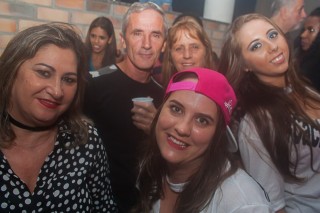 
                <a style='margin-left: 5px;' class='btn btn-xs btn-social btn-facebook' href='https://www.facebook.com/sharer/sharer.php?u=https://galeramix.s01.web.getmuller.com.br/imagem/a73/800-800-90/conteudo/site_galerias/73/cachacada-do-ivonir-machado-pirao-com-linguica-tijucas-galeramix-102.jpg' rel='popup' data-width='500' data-height='400'><i class='fa fa-facebook'></i>Compartilhar <span class='hidden-xs'>no Facebook</span>
            </a> 
            <a class='btn btn-default btn-xs' target='_blank' href='imagem/a73/800-800-90/conteudo/site_galerias/73/cachacada-do-ivonir-machado-pirao-com-linguica-tijucas-galeramix-102.jpg'>
                <span class='glyphicon glyphicon-cloud-download'></span> Salvar
            </a>
            