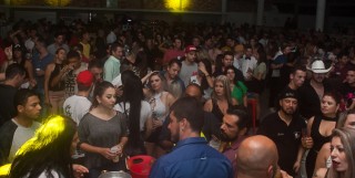 
<a style='margin-left: 5px;' class='btn btn-xs btn-social btn-facebook' href='https://www.facebook.com/sharer/sharer.php?u=https://galeramix.s01.web.getmuller.com.br/imagem/a73/800-800-90/conteudo/site_galerias/73/cachacada-do-ivonir-machado-pirao-com-linguica-tijucas-galeramix-108.jpg' rel='popup' data-width='500' data-height='400'><i class='fa fa-facebook'></i>Compartilhar <span class='hidden-xs'>no Facebook</span>
</a> 
<a class='btn btn-default btn-xs' target='_blank' href='imagem/a73/800-800-90/conteudo/site_galerias/73/cachacada-do-ivonir-machado-pirao-com-linguica-tijucas-galeramix-108.jpg'>
<span class='glyphicon glyphicon-cloud-download'></span> Salvar
</a>
