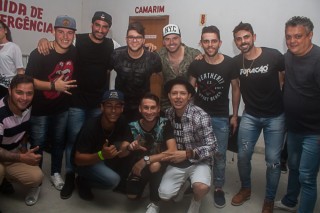 
<a style='margin-left: 5px;' class='btn btn-xs btn-social btn-facebook' href='https://www.facebook.com/sharer/sharer.php?u=https://galeramix.s01.web.getmuller.com.br/imagem/a73/800-800-90/conteudo/site_galerias/73/cachacada-do-ivonir-machado-pirao-com-linguica-tijucas-galeramix-110.jpg' rel='popup' data-width='500' data-height='400'><i class='fa fa-facebook'></i>Compartilhar <span class='hidden-xs'>no Facebook</span>
</a> 
<a class='btn btn-default btn-xs' target='_blank' href='imagem/a73/800-800-90/conteudo/site_galerias/73/cachacada-do-ivonir-machado-pirao-com-linguica-tijucas-galeramix-110.jpg'>
<span class='glyphicon glyphicon-cloud-download'></span> Salvar
</a>
