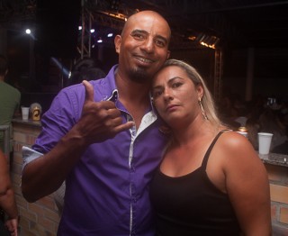 
<a style='margin-left: 5px;' class='btn btn-xs btn-social btn-facebook' href='https://www.facebook.com/sharer/sharer.php?u=https://galeramix.s01.web.getmuller.com.br/imagem/a73/800-800-90/conteudo/site_galerias/73/cachacada-do-ivonir-machado-pirao-com-linguica-tijucas-galeramix-113.jpg' rel='popup' data-width='500' data-height='400'><i class='fa fa-facebook'></i>Compartilhar <span class='hidden-xs'>no Facebook</span>
</a> 
<a class='btn btn-default btn-xs' target='_blank' href='imagem/a73/800-800-90/conteudo/site_galerias/73/cachacada-do-ivonir-machado-pirao-com-linguica-tijucas-galeramix-113.jpg'>
<span class='glyphicon glyphicon-cloud-download'></span> Salvar
</a>
