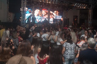 
<a style='margin-left: 5px;' class='btn btn-xs btn-social btn-facebook' href='https://www.facebook.com/sharer/sharer.php?u=https://galeramix.s01.web.getmuller.com.br/imagem/a73/800-800-90/conteudo/site_galerias/73/cachacada-do-ivonir-machado-pirao-com-linguica-tijucas-galeramix-117.jpg' rel='popup' data-width='500' data-height='400'><i class='fa fa-facebook'></i>Compartilhar <span class='hidden-xs'>no Facebook</span>
</a> 
<a class='btn btn-default btn-xs' target='_blank' href='imagem/a73/800-800-90/conteudo/site_galerias/73/cachacada-do-ivonir-machado-pirao-com-linguica-tijucas-galeramix-117.jpg'>
<span class='glyphicon glyphicon-cloud-download'></span> Salvar
</a>
