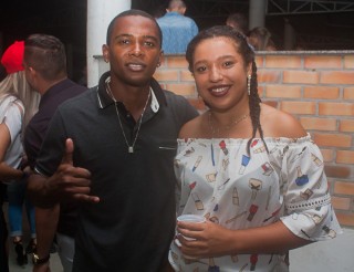 
<a style='margin-left: 5px;' class='btn btn-xs btn-social btn-facebook' href='https://www.facebook.com/sharer/sharer.php?u=https://galeramix.s01.web.getmuller.com.br/imagem/a73/800-800-90/conteudo/site_galerias/73/cachacada-do-ivonir-machado-pirao-com-linguica-tijucas-galeramix-139.jpg' rel='popup' data-width='500' data-height='400'><i class='fa fa-facebook'></i>Compartilhar <span class='hidden-xs'>no Facebook</span>
</a> 
<a class='btn btn-default btn-xs' target='_blank' href='imagem/a73/800-800-90/conteudo/site_galerias/73/cachacada-do-ivonir-machado-pirao-com-linguica-tijucas-galeramix-139.jpg'>
<span class='glyphicon glyphicon-cloud-download'></span> Salvar
</a>
