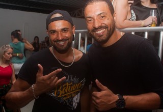 
<a style='margin-left: 5px;' class='btn btn-xs btn-social btn-facebook' href='https://www.facebook.com/sharer/sharer.php?u=https://galeramix.s01.web.getmuller.com.br/imagem/a73/800-800-90/conteudo/site_galerias/73/cachacada-do-ivonir-machado-pirao-com-linguica-tijucas-galeramix-140.jpg' rel='popup' data-width='500' data-height='400'><i class='fa fa-facebook'></i>Compartilhar <span class='hidden-xs'>no Facebook</span>
</a> 
<a class='btn btn-default btn-xs' target='_blank' href='imagem/a73/800-800-90/conteudo/site_galerias/73/cachacada-do-ivonir-machado-pirao-com-linguica-tijucas-galeramix-140.jpg'>
<span class='glyphicon glyphicon-cloud-download'></span> Salvar
</a>
