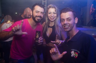 
<a style='margin-left: 5px;' class='btn btn-xs btn-social btn-facebook' href='https://www.facebook.com/sharer/sharer.php?u=https://galeramix.s01.web.getmuller.com.br/imagem/a73/800-800-90/conteudo/site_galerias/73/cachacada-do-ivonir-machado-pirao-com-linguica-tijucas-galeramix-144.jpg' rel='popup' data-width='500' data-height='400'><i class='fa fa-facebook'></i>Compartilhar <span class='hidden-xs'>no Facebook</span>
</a> 
<a class='btn btn-default btn-xs' target='_blank' href='imagem/a73/800-800-90/conteudo/site_galerias/73/cachacada-do-ivonir-machado-pirao-com-linguica-tijucas-galeramix-144.jpg'>
<span class='glyphicon glyphicon-cloud-download'></span> Salvar
</a>
