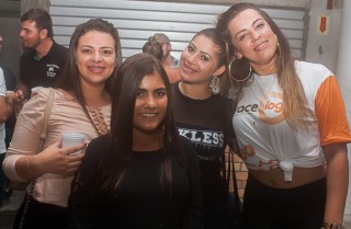 
<a style='margin-left: 5px;' class='btn btn-xs btn-social btn-facebook' href='https://www.facebook.com/sharer/sharer.php?u=https://galeramix.s01.web.getmuller.com.br/imagem/a73/800-800-90/conteudo/site_galerias/73/cachacada-do-ivonir-machado-pirao-com-linguica-tijucas-galeramix-149.jpg' rel='popup' data-width='500' data-height='400'><i class='fa fa-facebook'></i>Compartilhar <span class='hidden-xs'>no Facebook</span>
</a> 
<a class='btn btn-default btn-xs' target='_blank' href='imagem/a73/800-800-90/conteudo/site_galerias/73/cachacada-do-ivonir-machado-pirao-com-linguica-tijucas-galeramix-149.jpg'>
<span class='glyphicon glyphicon-cloud-download'></span> Salvar
</a>
