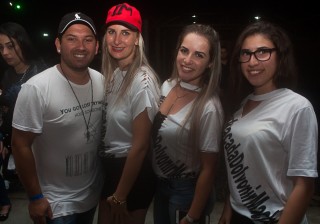 
<a style='margin-left: 5px;' class='btn btn-xs btn-social btn-facebook' href='https://www.facebook.com/sharer/sharer.php?u=https://galeramix.s01.web.getmuller.com.br/imagem/a73/800-800-90/conteudo/site_galerias/73/cachacada-do-ivonir-machado-pirao-com-linguica-tijucas-galeramix-151.jpg' rel='popup' data-width='500' data-height='400'><i class='fa fa-facebook'></i>Compartilhar <span class='hidden-xs'>no Facebook</span>
</a> 
<a class='btn btn-default btn-xs' target='_blank' href='imagem/a73/800-800-90/conteudo/site_galerias/73/cachacada-do-ivonir-machado-pirao-com-linguica-tijucas-galeramix-151.jpg'>
<span class='glyphicon glyphicon-cloud-download'></span> Salvar
</a>
