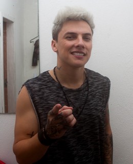 
<a style='margin-left: 5px;' class='btn btn-xs btn-social btn-facebook' href='https://www.facebook.com/sharer/sharer.php?u=https://galeramix.s01.web.getmuller.com.br/imagem/a73/800-800-90/conteudo/site_galerias/73/cachacada-do-ivonir-machado-pirao-com-linguica-tijucas-galeramix-154.jpg' rel='popup' data-width='500' data-height='400'><i class='fa fa-facebook'></i>Compartilhar <span class='hidden-xs'>no Facebook</span>
</a> 
<a class='btn btn-default btn-xs' target='_blank' href='imagem/a73/800-800-90/conteudo/site_galerias/73/cachacada-do-ivonir-machado-pirao-com-linguica-tijucas-galeramix-154.jpg'>
<span class='glyphicon glyphicon-cloud-download'></span> Salvar
</a>
