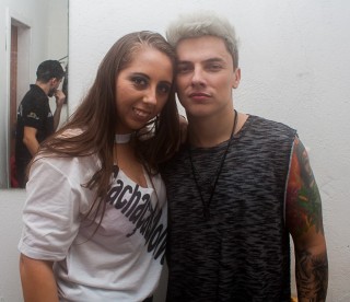 
<a style='margin-left: 5px;' class='btn btn-xs btn-social btn-facebook' href='https://www.facebook.com/sharer/sharer.php?u=https://galeramix.s01.web.getmuller.com.br/imagem/a73/800-800-90/conteudo/site_galerias/73/cachacada-do-ivonir-machado-pirao-com-linguica-tijucas-galeramix-155.jpg' rel='popup' data-width='500' data-height='400'><i class='fa fa-facebook'></i>Compartilhar <span class='hidden-xs'>no Facebook</span>
</a> 
<a class='btn btn-default btn-xs' target='_blank' href='imagem/a73/800-800-90/conteudo/site_galerias/73/cachacada-do-ivonir-machado-pirao-com-linguica-tijucas-galeramix-155.jpg'>
<span class='glyphicon glyphicon-cloud-download'></span> Salvar
</a>
