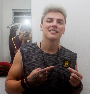 
<a style='margin-left: 5px;' class='btn btn-xs btn-social btn-facebook' href='https://www.facebook.com/sharer/sharer.php?u=https://galeramix.s01.web.getmuller.com.br/imagem/a73/800-800-90/conteudo/site_galerias/73/cachacada-do-ivonir-machado-pirao-com-linguica-tijucas-galeramix-158.jpg' rel='popup' data-width='500' data-height='400'><i class='fa fa-facebook'></i>Compartilhar <span class='hidden-xs'>no Facebook</span>
</a> 
<a class='btn btn-default btn-xs' target='_blank' href='imagem/a73/800-800-90/conteudo/site_galerias/73/cachacada-do-ivonir-machado-pirao-com-linguica-tijucas-galeramix-158.jpg'>
<span class='glyphicon glyphicon-cloud-download'></span> Salvar
</a>
