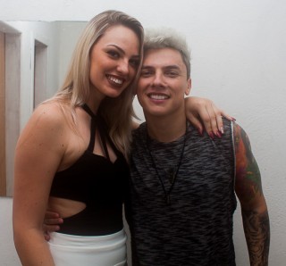 
<a style='margin-left: 5px;' class='btn btn-xs btn-social btn-facebook' href='https://www.facebook.com/sharer/sharer.php?u=https://galeramix.s01.web.getmuller.com.br/imagem/a73/800-800-90/conteudo/site_galerias/73/cachacada-do-ivonir-machado-pirao-com-linguica-tijucas-galeramix-160.jpg' rel='popup' data-width='500' data-height='400'><i class='fa fa-facebook'></i>Compartilhar <span class='hidden-xs'>no Facebook</span>
</a> 
<a class='btn btn-default btn-xs' target='_blank' href='imagem/a73/800-800-90/conteudo/site_galerias/73/cachacada-do-ivonir-machado-pirao-com-linguica-tijucas-galeramix-160.jpg'>
<span class='glyphicon glyphicon-cloud-download'></span> Salvar
</a>
