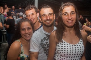 
<a style='margin-left: 5px;' class='btn btn-xs btn-social btn-facebook' href='https://www.facebook.com/sharer/sharer.php?u=https://galeramix.s01.web.getmuller.com.br/imagem/a73/800-800-90/conteudo/site_galerias/73/cachacada-do-ivonir-machado-pirao-com-linguica-tijucas-galeramix-178.jpg' rel='popup' data-width='500' data-height='400'><i class='fa fa-facebook'></i>Compartilhar <span class='hidden-xs'>no Facebook</span>
</a> 
<a class='btn btn-default btn-xs' target='_blank' href='imagem/a73/800-800-90/conteudo/site_galerias/73/cachacada-do-ivonir-machado-pirao-com-linguica-tijucas-galeramix-178.jpg'>
<span class='glyphicon glyphicon-cloud-download'></span> Salvar
</a>
