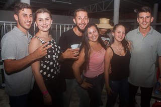 
<a style='margin-left: 5px;' class='btn btn-xs btn-social btn-facebook' href='https://www.facebook.com/sharer/sharer.php?u=https://galeramix.s01.web.getmuller.com.br/imagem/a73/800-800-90/conteudo/site_galerias/73/cachacada-do-ivonir-machado-pirao-com-linguica-tijucas-galeramix-181.jpg' rel='popup' data-width='500' data-height='400'><i class='fa fa-facebook'></i>Compartilhar <span class='hidden-xs'>no Facebook</span>
</a> 
<a class='btn btn-default btn-xs' target='_blank' href='imagem/a73/800-800-90/conteudo/site_galerias/73/cachacada-do-ivonir-machado-pirao-com-linguica-tijucas-galeramix-181.jpg'>
<span class='glyphicon glyphicon-cloud-download'></span> Salvar
</a>
