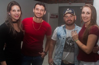 
<a style='margin-left: 5px;' class='btn btn-xs btn-social btn-facebook' href='https://www.facebook.com/sharer/sharer.php?u=https://galeramix.s01.web.getmuller.com.br/imagem/a73/800-800-90/conteudo/site_galerias/73/cachacada-do-ivonir-machado-pirao-com-linguica-tijucas-galeramix-185.jpg' rel='popup' data-width='500' data-height='400'><i class='fa fa-facebook'></i>Compartilhar <span class='hidden-xs'>no Facebook</span>
</a> 
<a class='btn btn-default btn-xs' target='_blank' href='imagem/a73/800-800-90/conteudo/site_galerias/73/cachacada-do-ivonir-machado-pirao-com-linguica-tijucas-galeramix-185.jpg'>
<span class='glyphicon glyphicon-cloud-download'></span> Salvar
</a>
