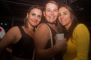 
<a style='margin-left: 5px;' class='btn btn-xs btn-social btn-facebook' href='https://www.facebook.com/sharer/sharer.php?u=https://galeramix.s01.web.getmuller.com.br/imagem/a73/800-800-90/conteudo/site_galerias/73/cachacada-do-ivonir-machado-pirao-com-linguica-tijucas-galeramix-186.jpg' rel='popup' data-width='500' data-height='400'><i class='fa fa-facebook'></i>Compartilhar <span class='hidden-xs'>no Facebook</span>
</a> 
<a class='btn btn-default btn-xs' target='_blank' href='imagem/a73/800-800-90/conteudo/site_galerias/73/cachacada-do-ivonir-machado-pirao-com-linguica-tijucas-galeramix-186.jpg'>
<span class='glyphicon glyphicon-cloud-download'></span> Salvar
</a>
