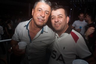 
<a style='margin-left: 5px;' class='btn btn-xs btn-social btn-facebook' href='https://www.facebook.com/sharer/sharer.php?u=https://galeramix.s01.web.getmuller.com.br/imagem/a73/800-800-90/conteudo/site_galerias/73/cachacada-do-ivonir-machado-pirao-com-linguica-tijucas-galeramix-187.jpg' rel='popup' data-width='500' data-height='400'><i class='fa fa-facebook'></i>Compartilhar <span class='hidden-xs'>no Facebook</span>
</a> 
<a class='btn btn-default btn-xs' target='_blank' href='imagem/a73/800-800-90/conteudo/site_galerias/73/cachacada-do-ivonir-machado-pirao-com-linguica-tijucas-galeramix-187.jpg'>
<span class='glyphicon glyphicon-cloud-download'></span> Salvar
</a>
