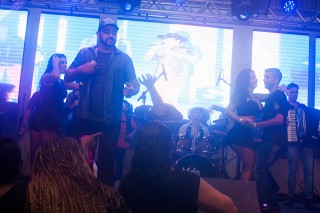 
<a style='margin-left: 5px;' class='btn btn-xs btn-social btn-facebook' href='https://www.facebook.com/sharer/sharer.php?u=https://galeramix.s01.web.getmuller.com.br/imagem/a73/800-800-90/conteudo/site_galerias/73/cachacada-do-ivonir-machado-pirao-com-linguica-tijucas-galeramix-198.jpg' rel='popup' data-width='500' data-height='400'><i class='fa fa-facebook'></i>Compartilhar <span class='hidden-xs'>no Facebook</span>
</a> 
<a class='btn btn-default btn-xs' target='_blank' href='imagem/a73/800-800-90/conteudo/site_galerias/73/cachacada-do-ivonir-machado-pirao-com-linguica-tijucas-galeramix-198.jpg'>
<span class='glyphicon glyphicon-cloud-download'></span> Salvar
</a>
