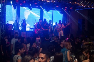 
<a style='margin-left: 5px;' class='btn btn-xs btn-social btn-facebook' href='https://www.facebook.com/sharer/sharer.php?u=https://galeramix.s01.web.getmuller.com.br/imagem/a73/800-800-90/conteudo/site_galerias/73/cachacada-do-ivonir-machado-pirao-com-linguica-tijucas-galeramix-200.jpg' rel='popup' data-width='500' data-height='400'><i class='fa fa-facebook'></i>Compartilhar <span class='hidden-xs'>no Facebook</span>
</a> 
<a class='btn btn-default btn-xs' target='_blank' href='imagem/a73/800-800-90/conteudo/site_galerias/73/cachacada-do-ivonir-machado-pirao-com-linguica-tijucas-galeramix-200.jpg'>
<span class='glyphicon glyphicon-cloud-download'></span> Salvar
</a>
