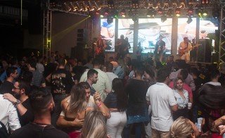 
<a style='margin-left: 5px;' class='btn btn-xs btn-social btn-facebook' href='https://www.facebook.com/sharer/sharer.php?u=https://galeramix.s01.web.getmuller.com.br/imagem/a73/800-800-90/conteudo/site_galerias/73/cachacada-do-ivonir-machado-pirao-com-linguica-tijucas-galeramix-201.jpg' rel='popup' data-width='500' data-height='400'><i class='fa fa-facebook'></i>Compartilhar <span class='hidden-xs'>no Facebook</span>
</a> 
<a class='btn btn-default btn-xs' target='_blank' href='imagem/a73/800-800-90/conteudo/site_galerias/73/cachacada-do-ivonir-machado-pirao-com-linguica-tijucas-galeramix-201.jpg'>
<span class='glyphicon glyphicon-cloud-download'></span> Salvar
</a>
