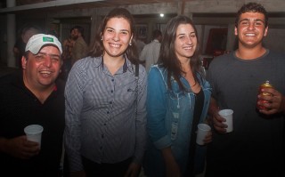 
<a style='margin-left: 5px;' class='btn btn-xs btn-social btn-facebook' href='https://www.facebook.com/sharer/sharer.php?u=https://galeramix.s01.web.getmuller.com.br/imagem/a73/800-800-90/conteudo/site_galerias/73/cachacada-do-ivonir-machado-pirao-com-linguica-tijucas-galeramix-205.jpg' rel='popup' data-width='500' data-height='400'><i class='fa fa-facebook'></i>Compartilhar <span class='hidden-xs'>no Facebook</span>
</a> 
<a class='btn btn-default btn-xs' target='_blank' href='imagem/a73/800-800-90/conteudo/site_galerias/73/cachacada-do-ivonir-machado-pirao-com-linguica-tijucas-galeramix-205.jpg'>
<span class='glyphicon glyphicon-cloud-download'></span> Salvar
</a>
