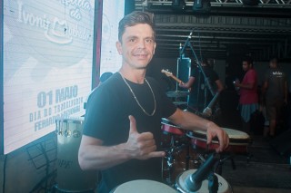 
<a style='margin-left: 5px;' class='btn btn-xs btn-social btn-facebook' href='https://www.facebook.com/sharer/sharer.php?u=https://galeramix.s01.web.getmuller.com.br/imagem/a73/800-800-90/conteudo/site_galerias/73/cachacada-do-ivonir-machado-pirao-com-linguica-tijucas-galeramix-215.jpg' rel='popup' data-width='500' data-height='400'><i class='fa fa-facebook'></i>Compartilhar <span class='hidden-xs'>no Facebook</span>
</a> 
<a class='btn btn-default btn-xs' target='_blank' href='imagem/a73/800-800-90/conteudo/site_galerias/73/cachacada-do-ivonir-machado-pirao-com-linguica-tijucas-galeramix-215.jpg'>
<span class='glyphicon glyphicon-cloud-download'></span> Salvar
</a>
