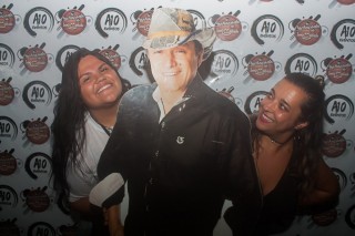 
<a style='margin-left: 5px;' class='btn btn-xs btn-social btn-facebook' href='https://www.facebook.com/sharer/sharer.php?u=https://galeramix.s01.web.getmuller.com.br/imagem/a73/800-800-90/conteudo/site_galerias/73/cachacada-do-ivonir-machado-pirao-com-linguica-tijucas-galeramix-218.jpg' rel='popup' data-width='500' data-height='400'><i class='fa fa-facebook'></i>Compartilhar <span class='hidden-xs'>no Facebook</span>
</a> 
<a class='btn btn-default btn-xs' target='_blank' href='imagem/a73/800-800-90/conteudo/site_galerias/73/cachacada-do-ivonir-machado-pirao-com-linguica-tijucas-galeramix-218.jpg'>
<span class='glyphicon glyphicon-cloud-download'></span> Salvar
</a>
