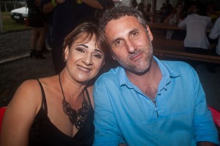 
<a style='margin-left: 5px;' class='btn btn-xs btn-social btn-facebook' href='https://www.facebook.com/sharer/sharer.php?u=https://galeramix.s01.web.getmuller.com.br/imagem/a73/800-800-90/conteudo/site_galerias/73/cachacada-do-ivonir-machado-pirao-com-linguica-tijucas-galeramix-31.jpg' rel='popup' data-width='500' data-height='400'><i class='fa fa-facebook'></i>Compartilhar <span class='hidden-xs'>no Facebook</span>
</a> 
<a class='btn btn-default btn-xs' target='_blank' href='imagem/a73/800-800-90/conteudo/site_galerias/73/cachacada-do-ivonir-machado-pirao-com-linguica-tijucas-galeramix-31.jpg'>
<span class='glyphicon glyphicon-cloud-download'></span> Salvar
</a>
